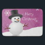 Tapete De Banheiro Pink Snowman Winter Scense Christmas Bath Mat<br><div class="desc">Adicione um toque de feriado ao seu banho com este malvado Snowman Rosa Snowman Winter Scene Christmas Bath Mat. Bath mat design apresenta um feliz boneco de neve em uma cena de neve contra um fundo cor-de-rosa adornado com flocos de neve de cor correspondente. Itens adicionais de presentes e feriados...</div>