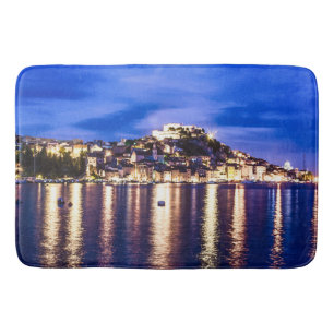 Tapete De Banheiro Porto iluminado em Sibenik, Croácia