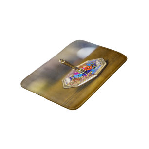 Tapete De Banheiro Presente SlipperyJoe Hanukkah dreidel base octogon