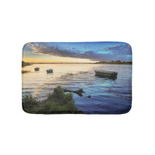 Tapete De Banheiro Reflexão dos barcos de navigação do por do sol