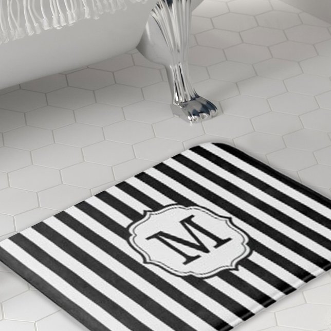 Tapete De Banheiro Retro Elagant Personalized Stripe Bath Mat (retro elegant black and white stripe bath mat)