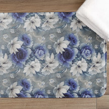 Rosas e Lírios Azuis e Brancos Elegantes