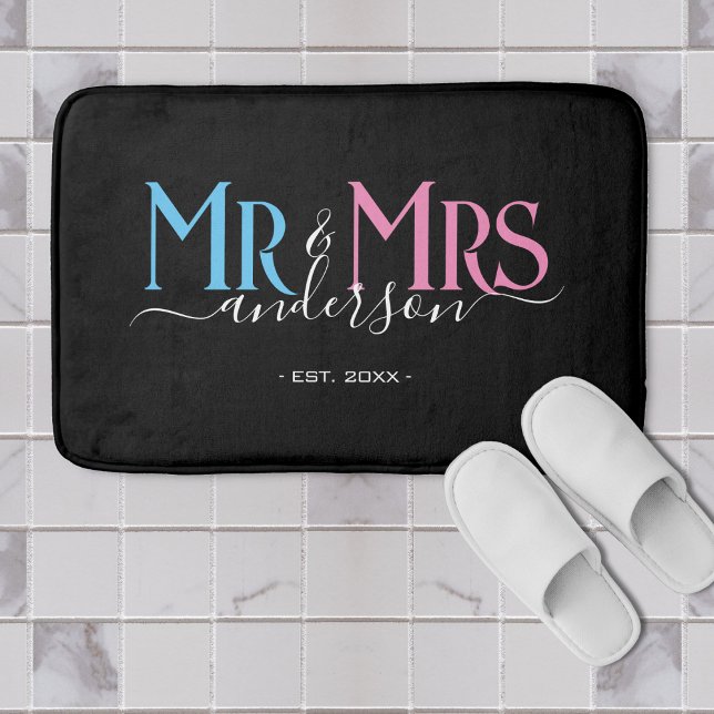Tapete De Banheiro Sr. & Sra. Newlywn Casal Casado Aniversário Negro (black mr and mrs bathmat with pink blue and white typography)
