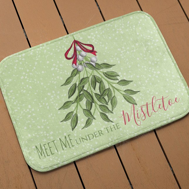 Tapete De Banheiro Trendy Whimsical Holiday Cute Personalizado (Meet me under the mistletoe holiday bath mat)