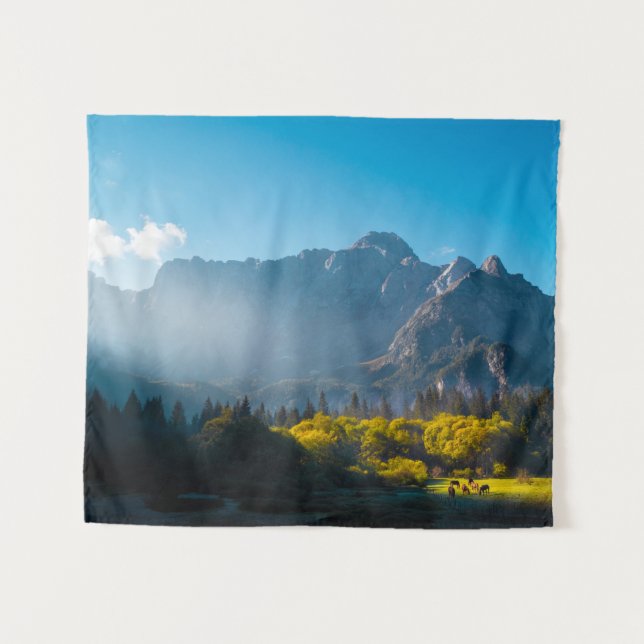 Tapete De Parede Ascensão solar em cavalos no lago Fusine, Itália (Frente (Horizontal))