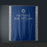Tapete De Parede Bar Mitzvah Foto Fundo Azul Prata<br><div class="desc">Bar Mitzvah Personalizou a Tapeçaria do Fundo de Fotos com fundo azul marinho e bordas de faixa cintilante cintilante prateada e cinza e Estrela prateada de David no topo. Altere as cores e fontes de fundo clicando em "personalizar mais" para design.</div>