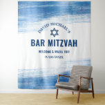 Tapete De Parede Bar Mitzvah Tipo Marinho Azul Foil Foil Plano de F<br><div class="desc">Tenha orgulho, alegria e mostre este marco do seu Bar favorito Mitzvah! Desligue este pano de fundo legal, único, moderno e personalizado de seleção de fotos para adicionar a seu dia especial. Traços de pincel de folha azul-claro metálicos falsos, tipografia azul-marinho e uma Estrela azul-marinho de David sobrepõem um fundo...</div>