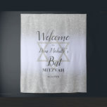 Tapete De Parede Bat Mitzvah, lavanda ombre de prata<br><div class="desc">Sinal de boas-vindas do partido CHic prata glitter ombre lavanda roxa Bat Mitzvah.</div>