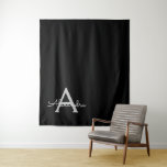 Tapete De Parede Black Silver Modern Script Girly Monographic Name<br><div class="desc">Nome do Monograma Simples de Script Preto e Prateado e Tapeçaria. Isto faz o doce e perfeito aniversário de 16 anos,  casamento,  chá de panela,  aniversário,  chá de fraldas ou festa de solteira presente para alguém que ama luxo de luxo e estilos quíticos.</div>