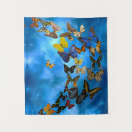 Tapete De Parede Borboletas coloridas voando sobre nuvens azuis