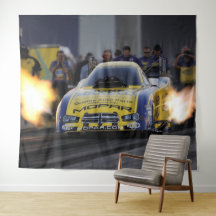 Carro de corrida engraçado em chamas Esportes