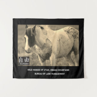 TAPETE DE PAREDE CAVALOS SELVAGENS DE TAPEDA DE UTAH, ONAQUI MONTAN