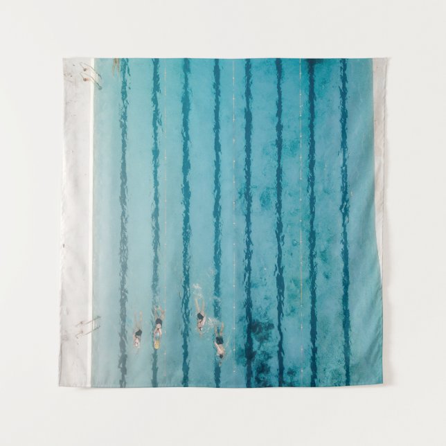 Tapete De Parede Cinco pessoas nadando na piscina (Frente)