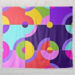 Tapete De Parede Círculos Modernos Cheios de Azul Rosa e Verde<br><div class="desc">Esta arte divertida consiste em círculos e meio círculos em cores modernas brilhantes,  reminiscentes da arte pop. Os pinks,  vermelhos,  púrpuras,  amarelos,  verde de maçã e turquesa iluminarão suas paredes,  roupas e decorações em um salto vívido.</div>