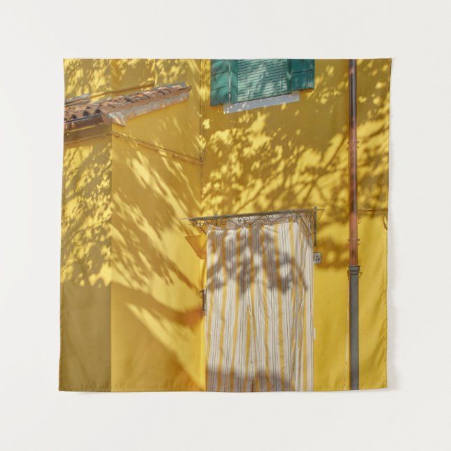 Tapete De Parede Edifício amarelo pintado em betão (Frente)