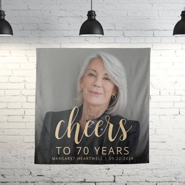 Tapete De Parede Festa de 70 Anos Foto com Letra Dourada Cheers (Criador carregado)