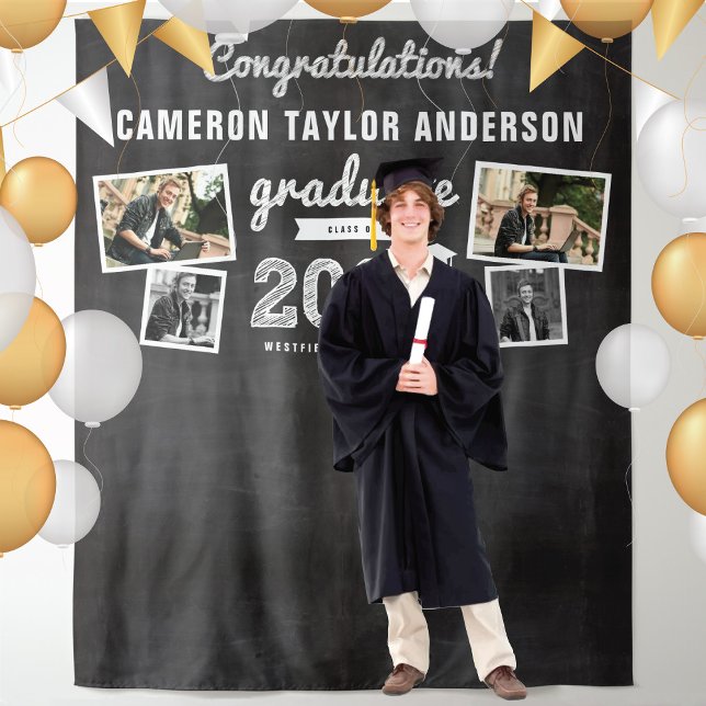 Tapete De Parede Fundo para Fotos de Formatura com Desenho de Quadr (2024 White Sketch Black Chalkboard Graduation Party 4 Photo Backdrop by www.zazzle.com/color_therapy)