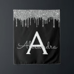 Tapete De Parede Luxo Preto Prateado Brilho Glam Monograma Nome<br><div class="desc">Tapeçaria Monograma e Inicial Prata e Preto Brilho Glitter. Isso torna o presente perfeito para aniversário de 16 anos,  casamento,  chá de noiva,  aniversário de casamento,  chá de bebê ou festa de despedida de solteira para alguém que ama luxo glamoroso e estilos chiques.</div>