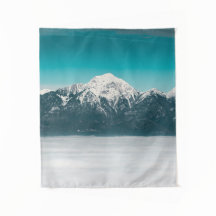 Mar de nevoeiro debaixo da montanha