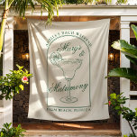 Tapete De Parede Margs & Matrimony<br><div class="desc">Este design apresenta um texto moderno e ousado com cocktails desenhados à mão e um tema margarita verde.</div>