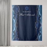 Tapete De Parede Marinho do Partido Chic Bat Mitzvah Blue Dourado P<br><div class="desc">Elegante marinho azul e ouro agata o lado desta tapeçaria moderna do partido Bat Mitzvah. O nome da sua filha está escrito em um belo roteiro formal sob a Estrela de David. Perfeito para uma família na moda,  judia,  que celebra sua filha sendo chamada para a Torá.</div>