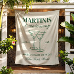 Tapete De Parede Martinis & Matrimony Bachelorette Weekend<br><div class="desc">Este design apresenta um texto moderno e ousado com cocktails desenhados à mão e um tema de martini verde.</div>