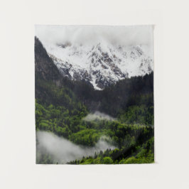 Tapete De Parede Nevoeiro que atravessa a floresta abaixo das monta