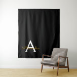 Tapete De Parede Nome do Monograma Rapariga de Script Moderno Doura<br><div class="desc">Nome do Monograma Simples Preto e Dourado e Tapeçaria. Isto faz o doce e perfeito aniversário de 16 anos,  casamento,  chá de panela,  aniversário,  chá de fraldas ou festa de solteira presente para alguém que ama luxo de luxo e estilos quíticos.</div>
