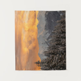 Tapete De Parede Nuvens de laranja acima das montanhas e da florest