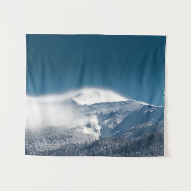 Tapete De Parede Nuvens negras sobre a montanha de neve Snežnik, Es (Frente (Horizontal))