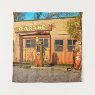 Tapete De Parede Old service station in rural Utah, USA. vintage,
