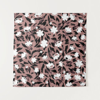 Tapete De Parede Padrão floral sobre fundo leopardo.