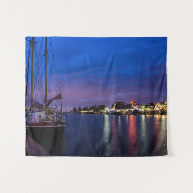 Tapete De Parede Porto iluminado de Volendam à noite (Frente (Horizontal))