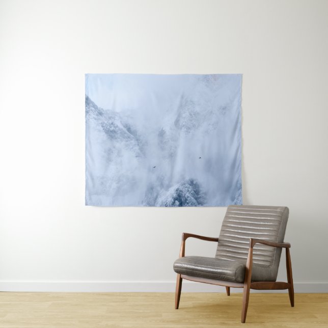 Tapete De Parede Ravens, montanhas e nuvens de neve (In Situ (Horizontal))