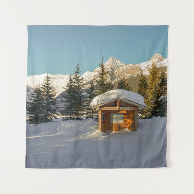 Tapete De Parede Snowy Serenity: Lago Louise e o Monte Majestoso (Frente)