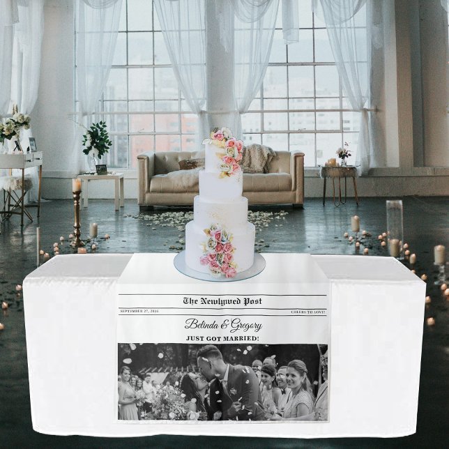 Tapete De Parede Wedding Newspaper Fun Photo Table Runner Sign (Wedding Newspaper Fun Photo Table Runner Sign Tapestry)