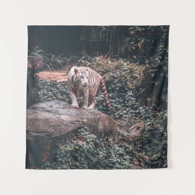 TAPETE DE PAREDE WHITE TIGER STANDING ON GREY STONE (Frente)