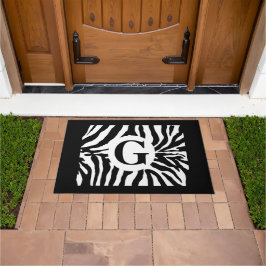 Tapete de Porta com Estampa de Zebra e Monograma M