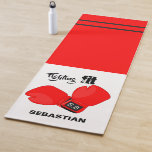 Tapete De Yoga Ajustado de Combate Personalizado| Malhação de luv<br><div class="desc">Este tapete de malhação de luvas de boxe vai fazer o presente perfeito para Natal, aniversário, dia de os pais e muitas outras ocasiões especiais. O tapete apresenta um par de luvas de boxe com o texto 'AJUSTADO DE LUTA' e é personalizado com seu nome. Mantenha o ajustado com este...</div>