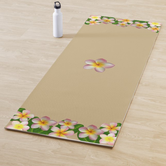 Tapete De Yoga Belas Flores de Frangipani em Bege Claro (In Situ)