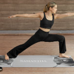 Tapete De Yoga Black White Highland Cow Monograma<br><div class="desc">Este design pode ser personalizado na área fornecida pela alteração da foto e/ou do texto. Ou pode ser personalizado clicando em Personalizar este Modelo e, em seguida, escolhendo o clique para personalizar mais a opção e excluir ou alterar a cor do plano de fundo, adicionar texto, alterar a cor ou...</div>