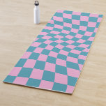 Tapete De Yoga Checkboard Vertical Cor-de-Rosa Vermelhos Vermelho<br><div class="desc">Travesseiro de design com varejo perfeito em cores pastel,  cheio de vibrações do excelente. Verificadores vermelhos modernos em cor rosa azul. Este design psíquico retrô te leva para a terra maravilhosa. Verificações distorcidas em cores pastel. Grelha e giro,  torção,  padrão verificado</div>
