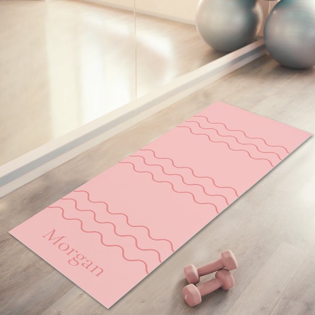 Tapete De Yoga Coral Pink Modern Wavy Lines With Custom Name (Disclaimer: This image is a digital mockup.)