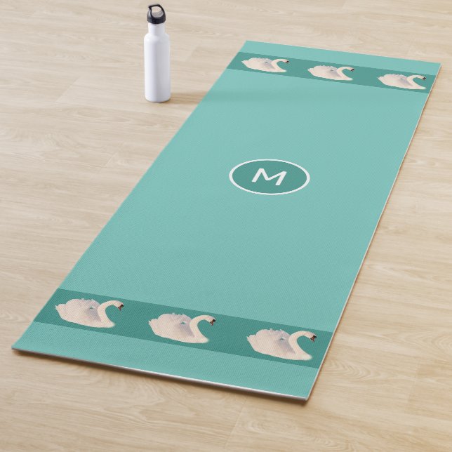 Tapete De Yoga Elegante Swans & Monograma no Teal Yoga Mat (In Situ)