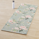 Tapete De Yoga Eucalipto cor-de-rosa pinto Elegante Verde<br><div class="desc">Flores bonito,  cor-de-rosa,  com acentos verdes e eucalipto bonito sobre fundo verde sábio. Perfeito para sua classe de ioga ou se exercitando em casa. Tão bonito. Simplesmente lindo.</div>