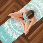 Tapete De Yoga Exercício de Mandala de Nome Personalizado<br><div class="desc">Um belo e moderno tapete de ioga em azul-lacaio e azul-aqua. Personalize com seu nome ou a palavra Namaste. Excelente para os seus exercícios de yoga. Projetado para você pelo Blackberry Boulevard.</div>