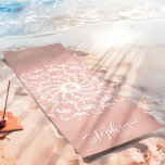 Tapete De Yoga Flamingo Pearl Mandala Monograma Beachê Rosa<br><div class="desc">Adicione um toque de elegância à sua prática de yoga com este espantoso tapete de yoga de pérolas flamingo. Com um fundo cor-de-rosa macio, design de mandala inspirada em flamingo, e um monograma personalizado, este tapete é perfeito para amantes de ioga que apreciam estilo e individualidade. Ideal para esportes de...</div>