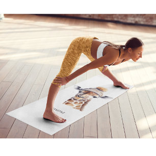 Tapete De Yoga Girafa vestindo chapéu de inverno personalizável