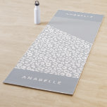 Tapete De Yoga Impressão animal geométrica colorida moderna<br><div class="desc">Impressão animal e estampagem gráfica geométrica em negrito personalizada ioga mat. A cor pode ser alterada. Com o nome e o detalhe inicial,  nunca se misture com o tapete de yoga de outra pessoa.</div>