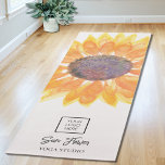 Tapete De Yoga Logotipo quadrado Yoga Studio Sunflower<br><div class="desc">Este tapete de ioga é decorado com um girassol amarelo. Você pode personalizar este tapete adicionando o nome e o logotipo do seu Yoga Studio. Use a opção Personalizar Mais para alterar o tamanho, o estilo ou a cor do texto, se desejar. Se o seu logotipo for circular, há uma...</div>